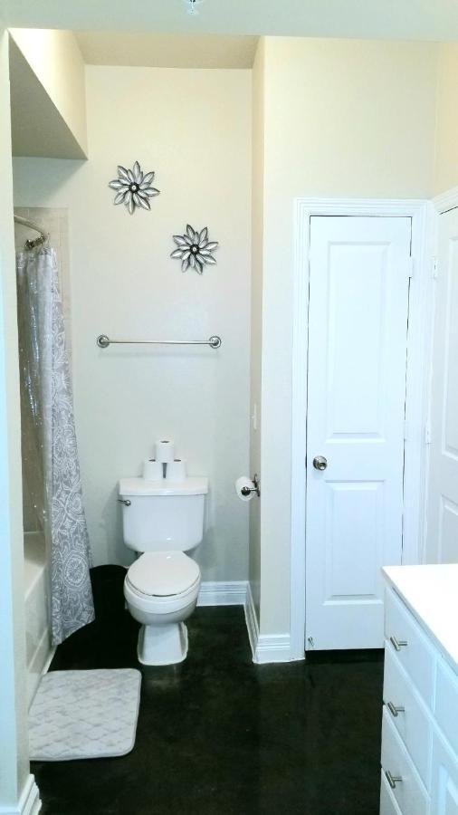 Roomy Downtown Abode Houston Exterior photo